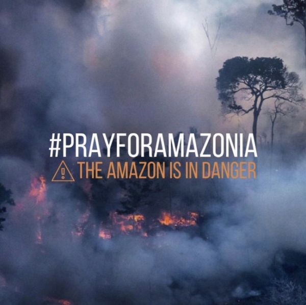 지구의 허파로 불리는 아마존에서 대형 화재가 발생했다. 누리꾼들은 사회관계망서비스(SNS)에 해시태그 프레이포아마조니아(#PrayforAmazonia)를 달고 브라질 정부에 대한 비판과 함께 환경 파괴에 우려를 나타내고 있다.