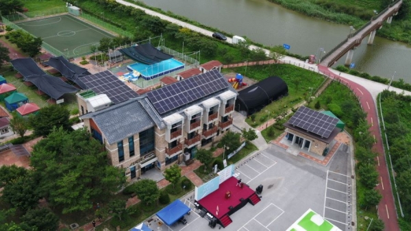 익산 마을자치연금 제1호 마을인 익산시 성당포구마을에 설치된 신재생에너지(태양광) 시설 모습