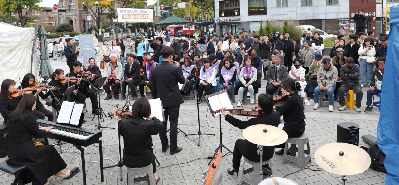 혁신필하모닉오케스트라가 도심 속 야외음악회를 개최했다./사진=혁신필하모닉오케스트라제공